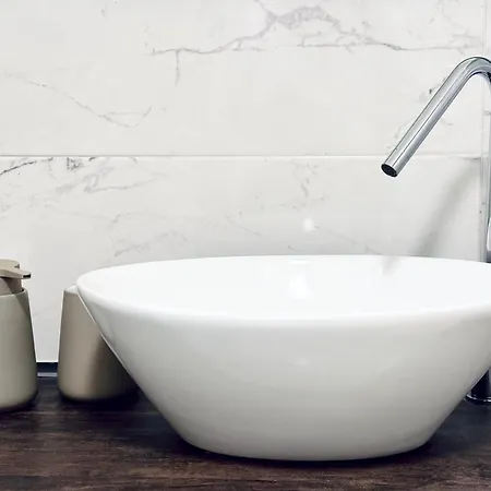 Borgoluce Spacious Apt - 2 Baths & Free Parking ベルガモ